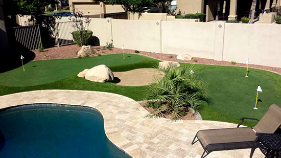Putting Turf by the pool Artificial Grass